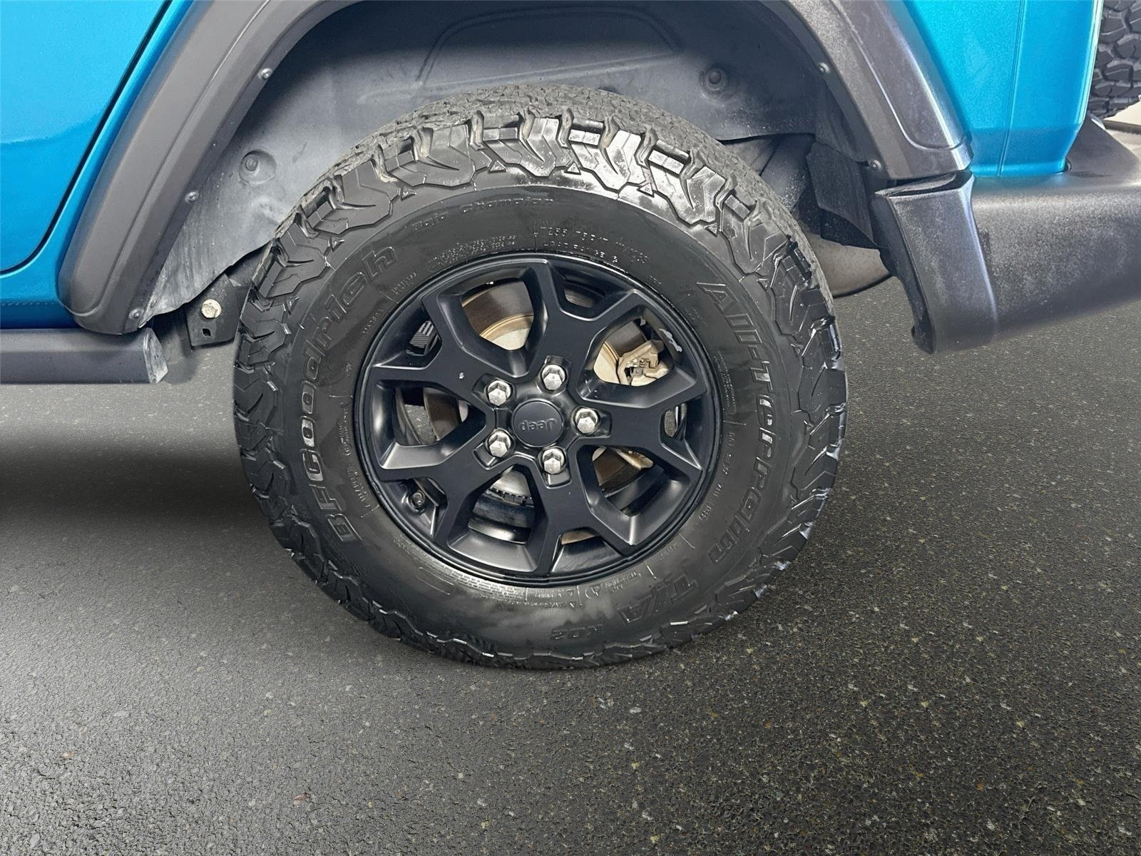 Used 2020 Bikini Pearlcoat Jeep Sport S image 29