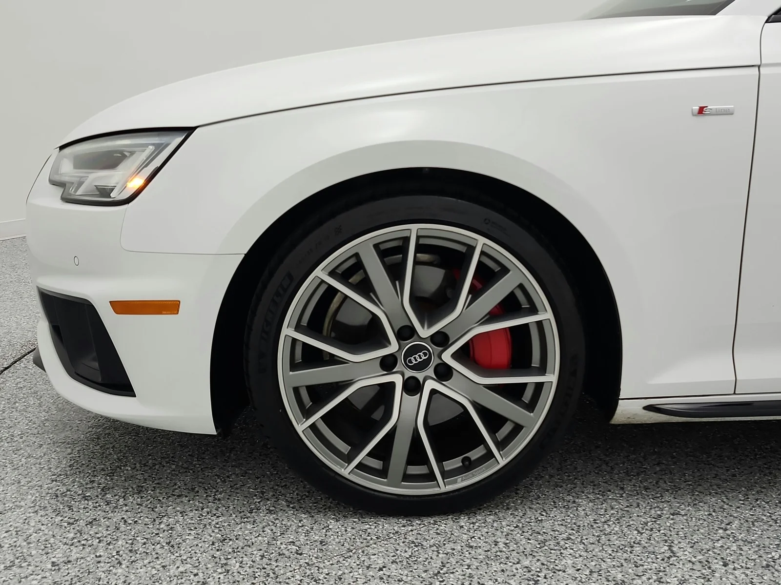 Used 2019 Ibis White Audi Premium Plus 45 TFSI quattro image 18
