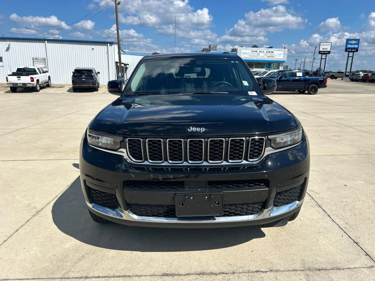 Used 2023 Black Jeep Laredo image 5