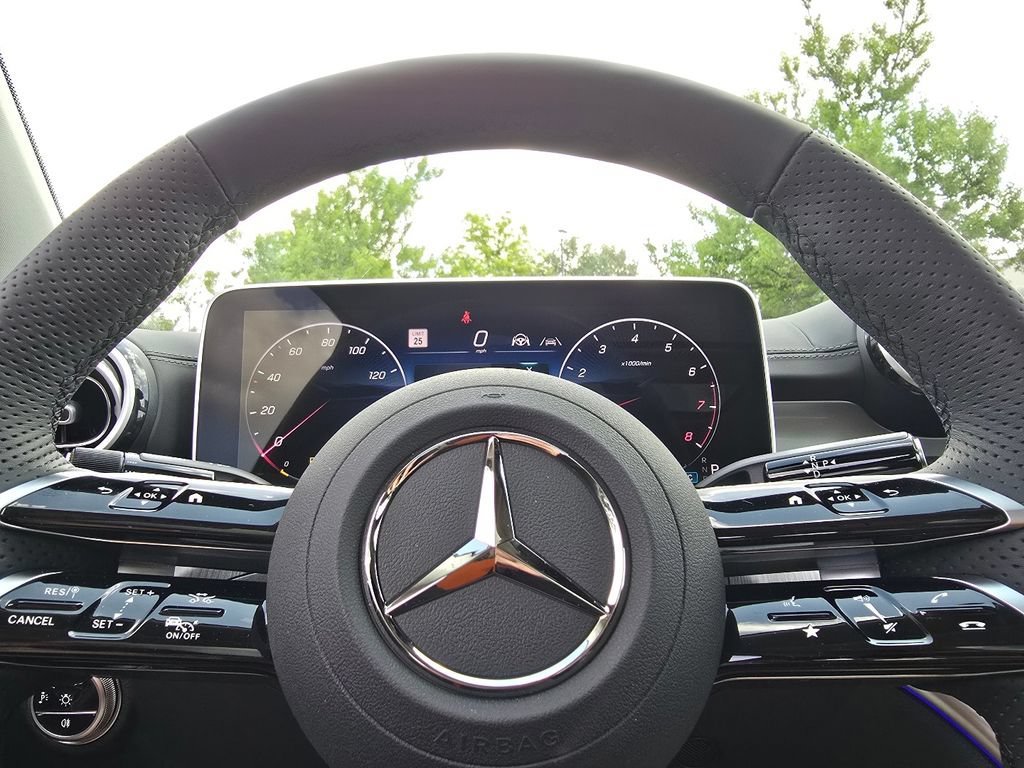 New 2026 MANUFAKTUR Moonlight White Metallic Mercedes-Benz C 300 image 67