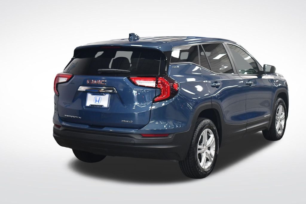 Used 2024 Downpour Metallic GMC SLE image 7