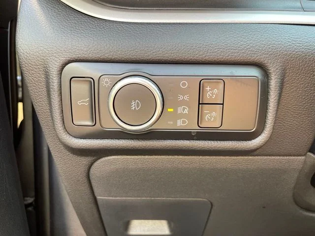 Used 2024 Silver Ford XLT image 18