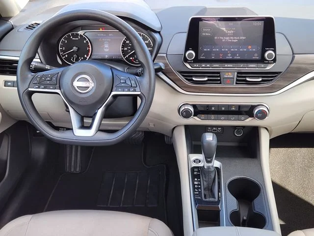 Used 2025 Super Black Clearcoat Nissan 2.5 SV image 28