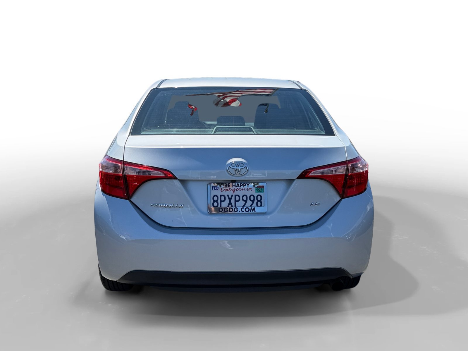 Used 2018 Classic Silver Metallic Toyota LE image 4
