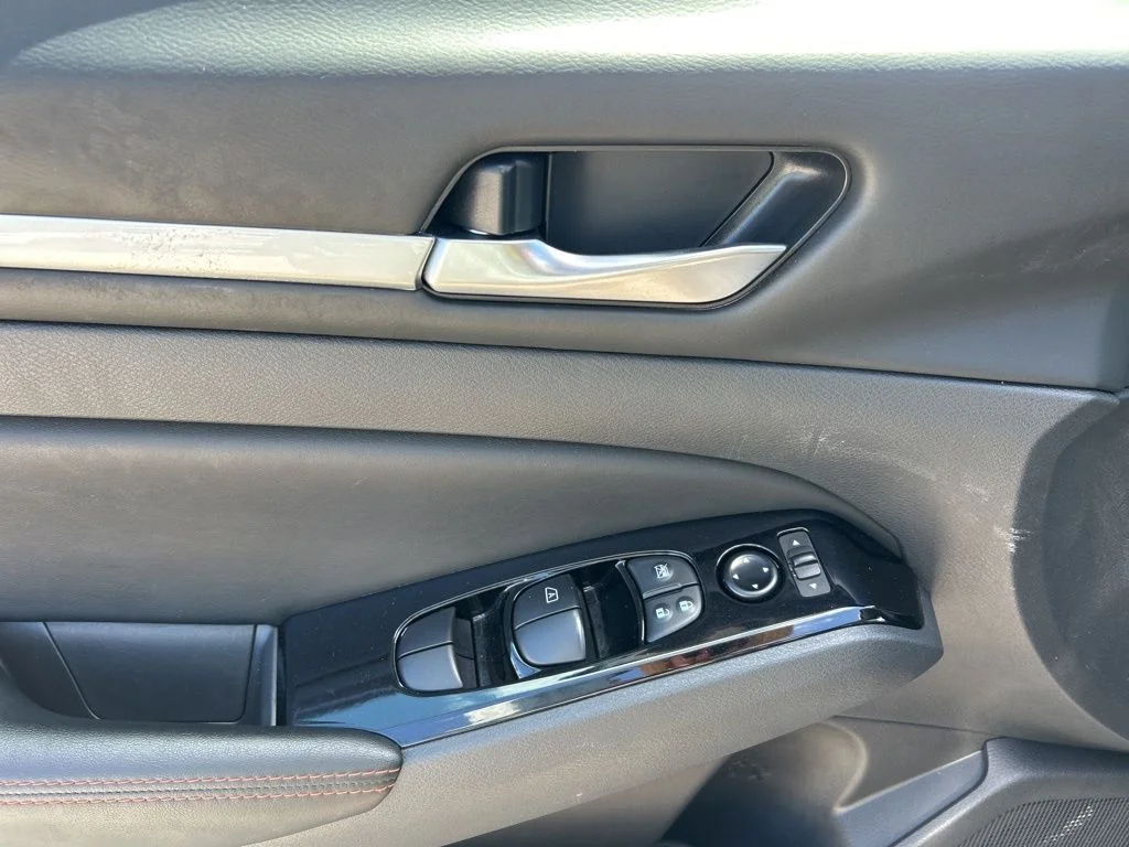 Used 2025 Gray Nissan 2.5 SR image 19