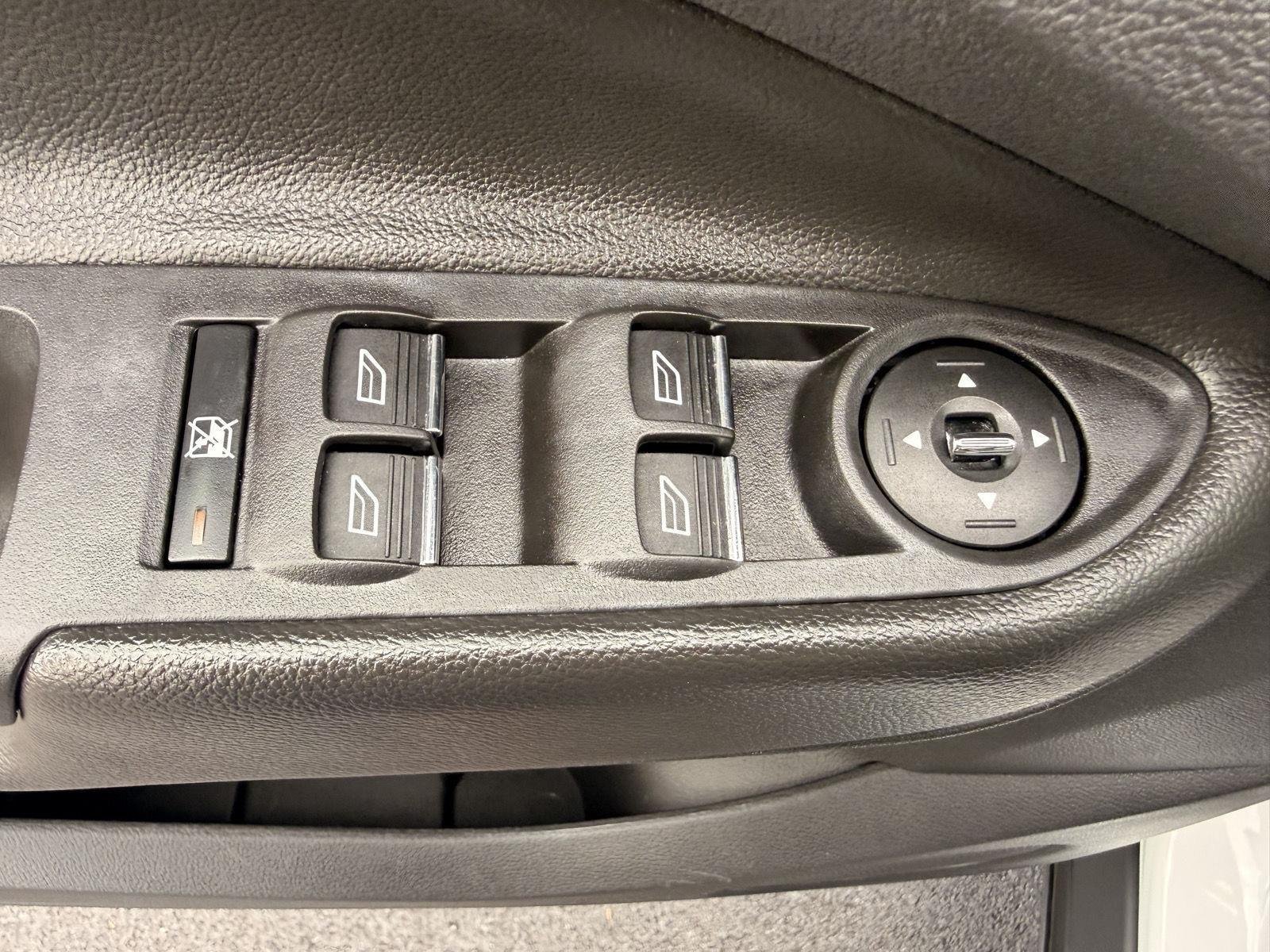 Used 2016 White Platinum Metallic Tri-Coat Ford Titanium image 13
