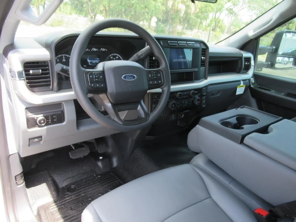 2024 Ford F-350 Super Duty Chassis Cab XL - Photo 13