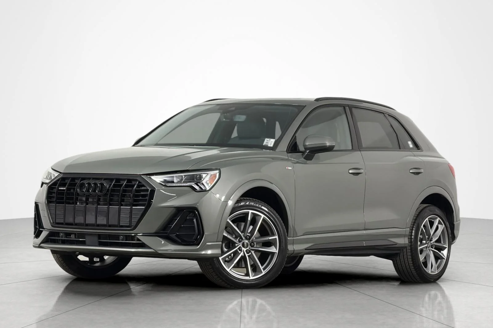 2025 Audi Q3 45 TFSI S Line Premium quattro's photo