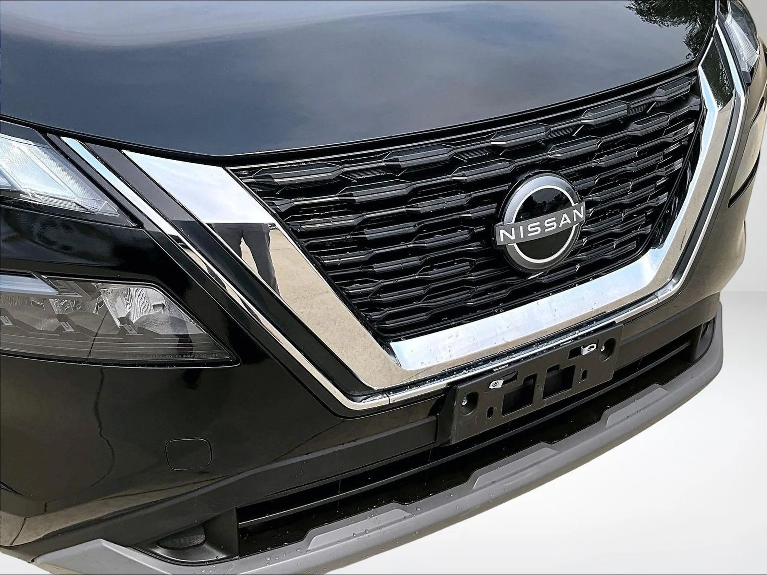 Used 2023 Black Nissan S image 27
