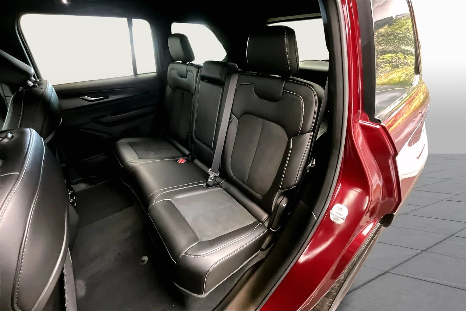 Used 2025 Velvet Red Pearlcoat Jeep Altitude image 20