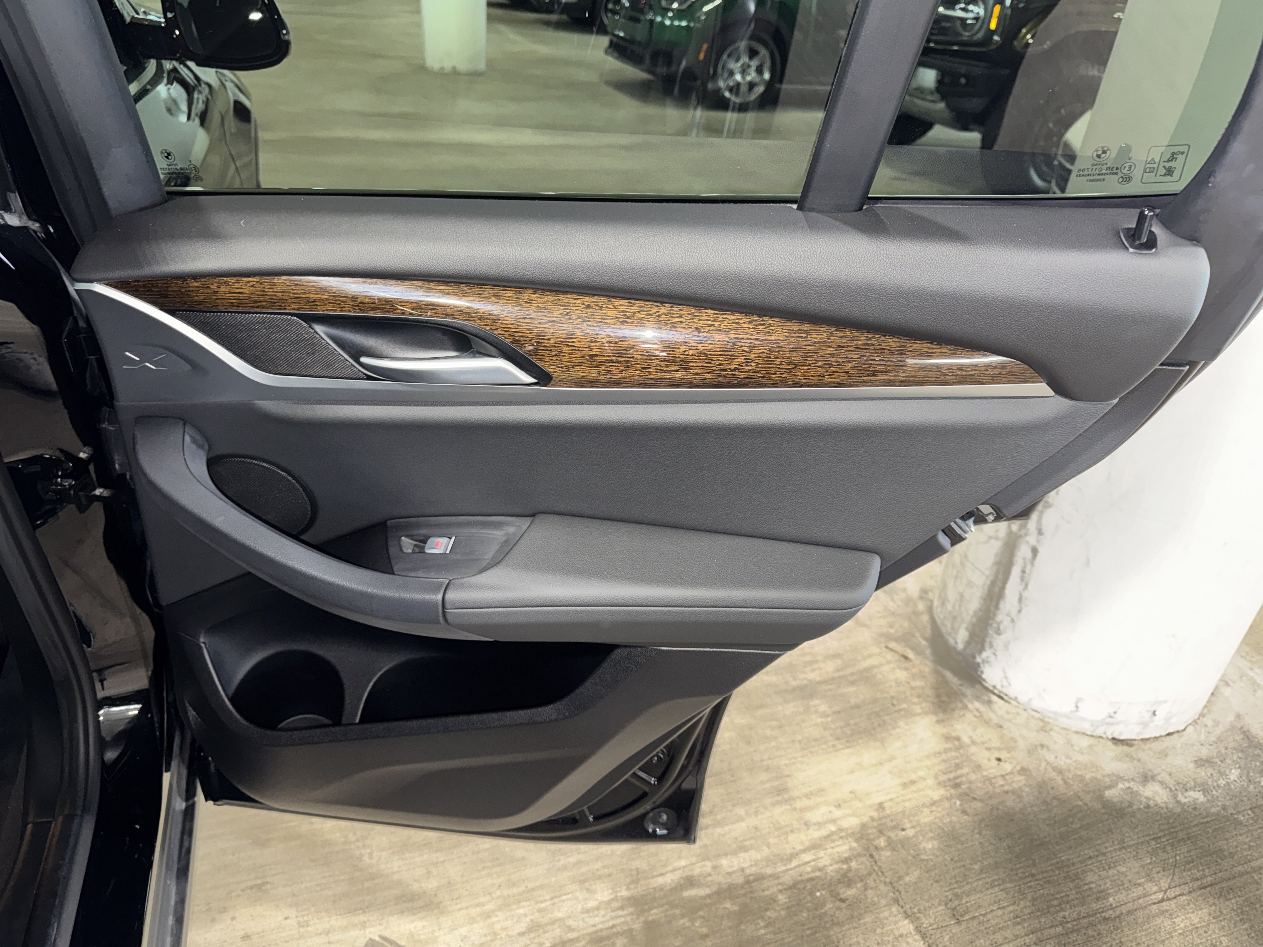 Used 2020 Jet Black BMW sDrive30i image 11