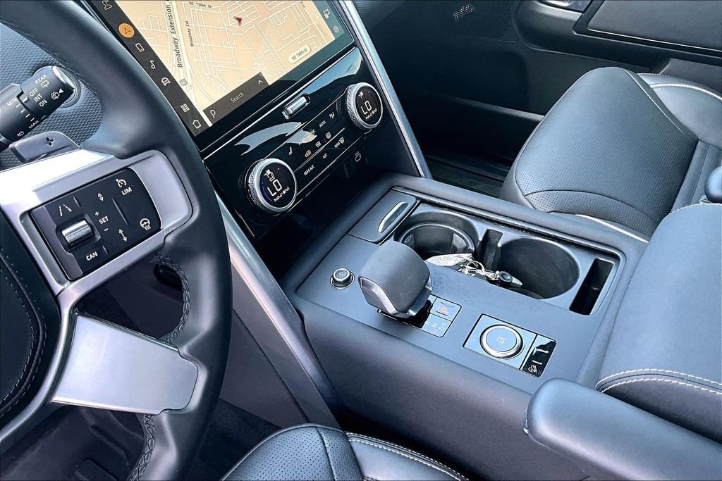 Used 2024 Black Land Rover Dynamic SE image 13