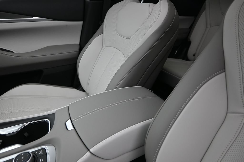 New 2027 MINERAL BLACK INFINITI Luxe FWD image 14