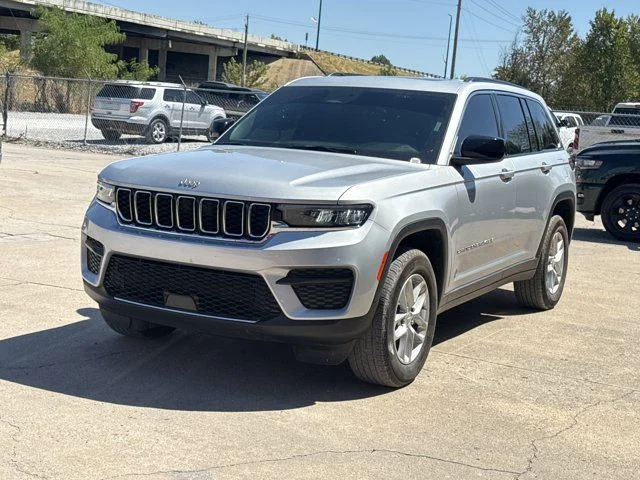 Used 2025 Silver Jeep Laredo X image 13