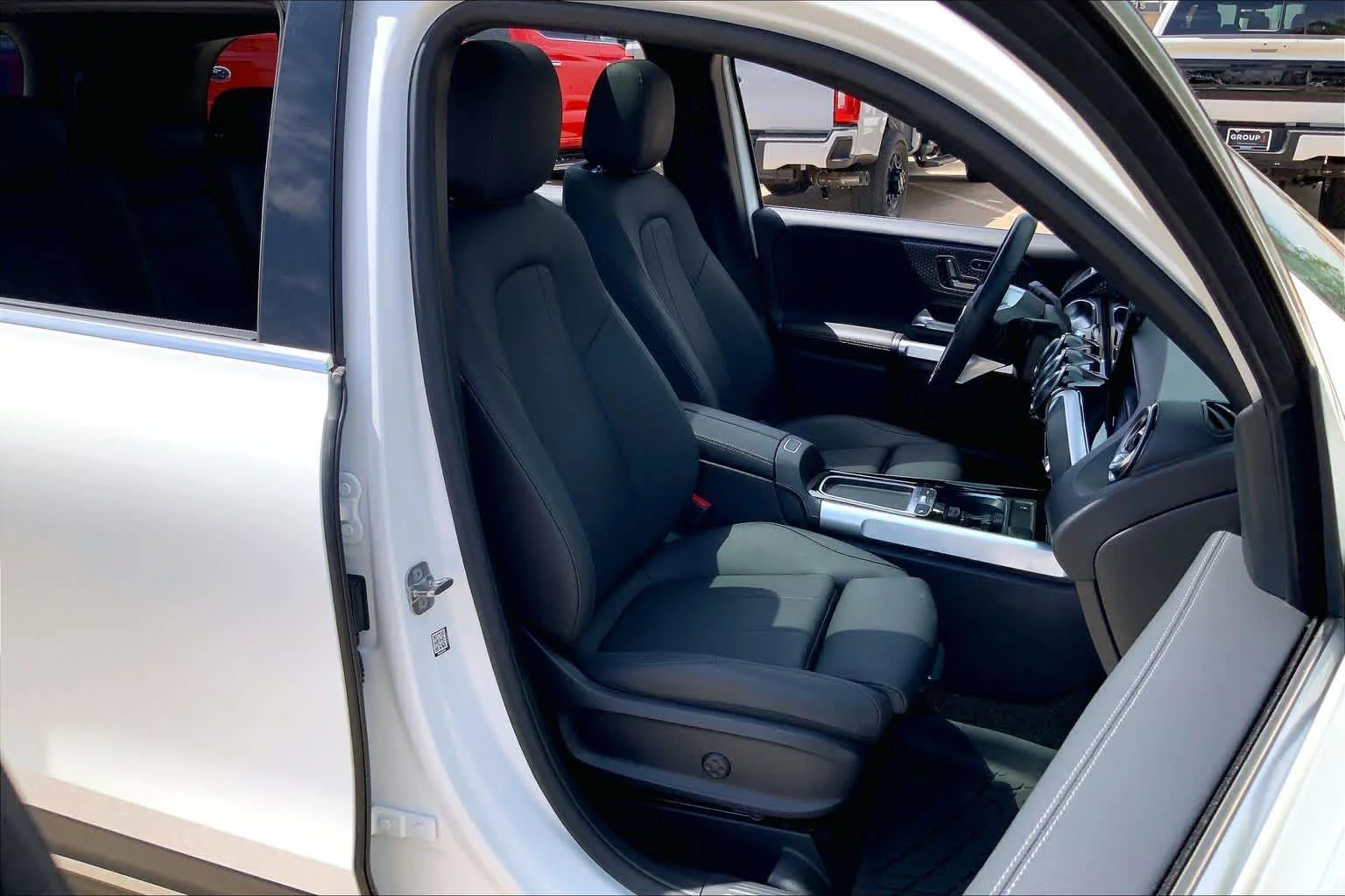 Used 2025 Polar White Mercedes-Benz GLB 250 image 9