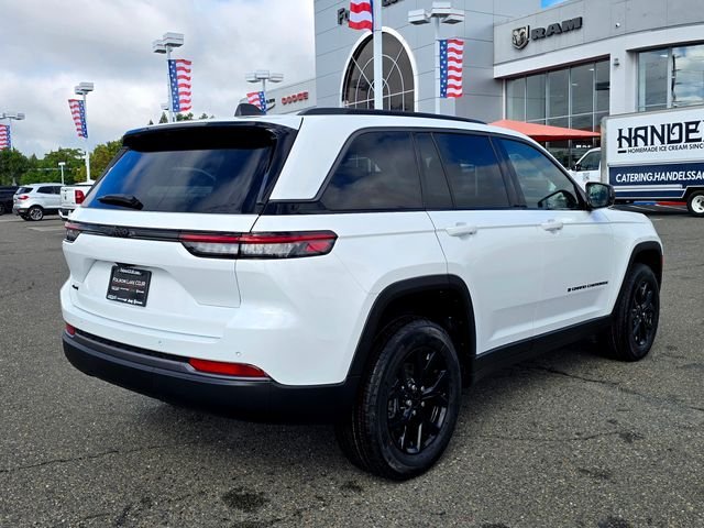 New 2026 Bright White Clear-Coat Exterior Paint Jeep Altitude image 4