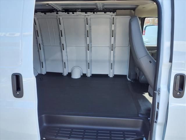 2025 Chevrolet Express Cargo Work Van - Photo 8