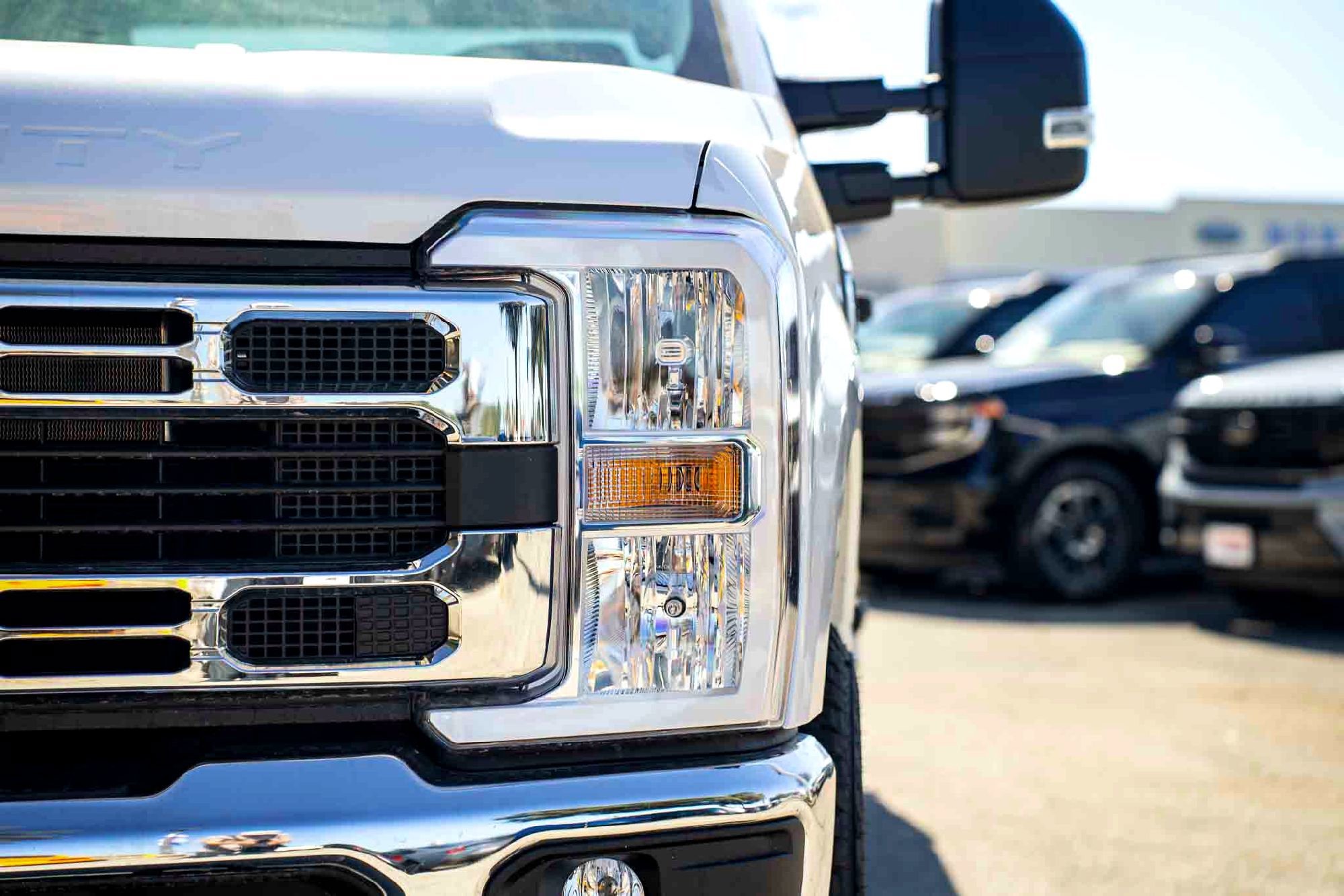 New 2026 Oxford White Ford XLT image 8
