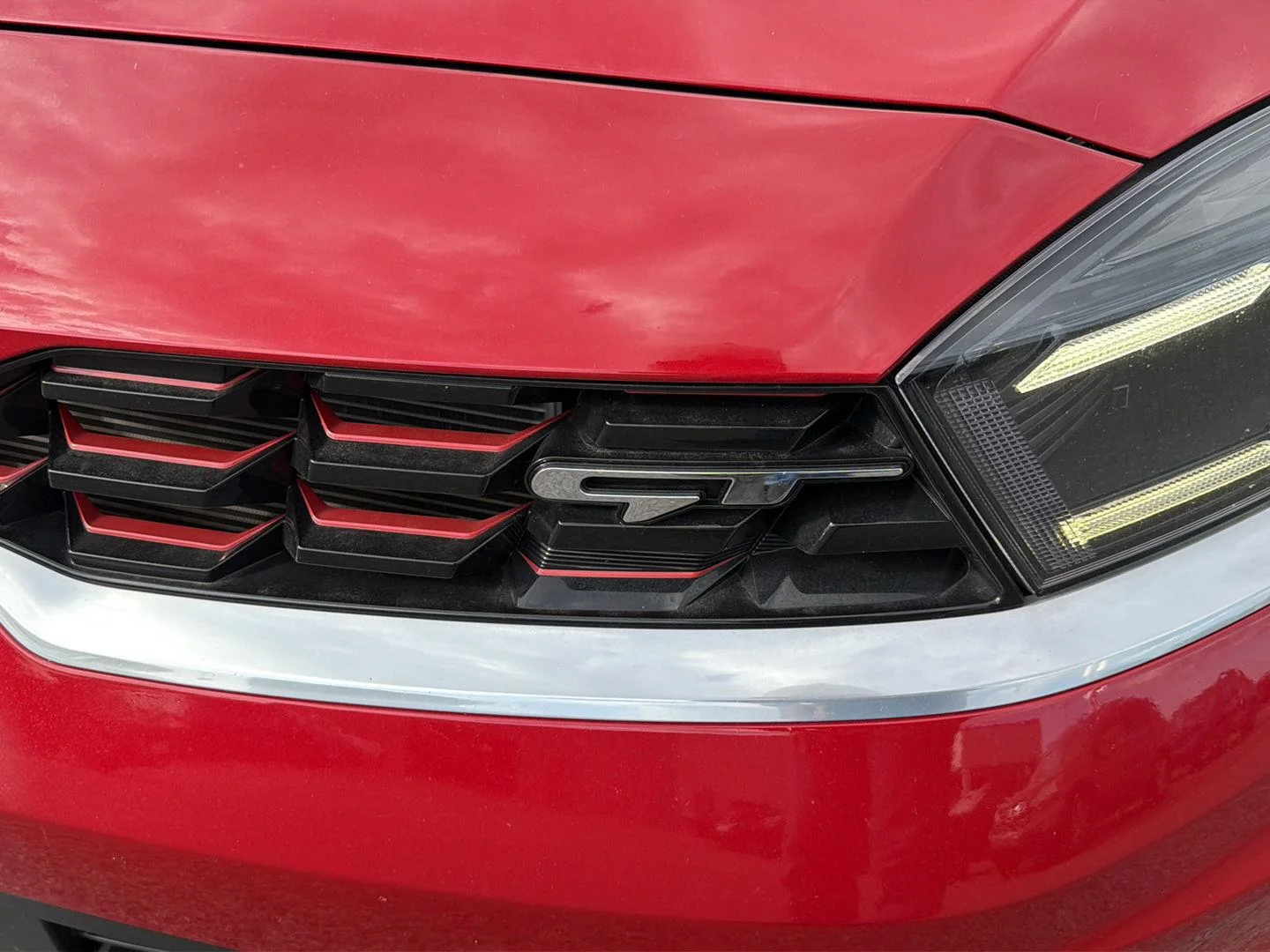 Used 2023 Currant Red Kia GT image 9