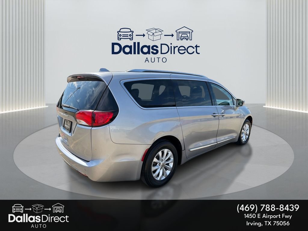 Used 2018 Billet Silver Metallic Clearcoat Chrysler Touring L image 6