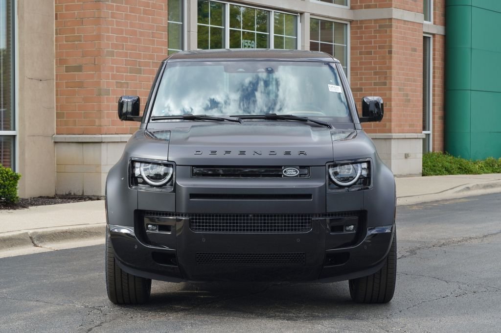 New 2026 Santorini Black Land Rover X-Dynamic SE image 4
