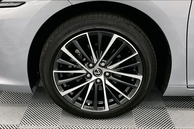Used 2022 Iridium Lexus 350 image 10