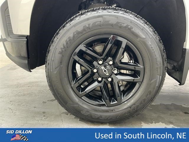 Used 2020 Silver Ice Metallic Chevrolet Custom Trail Boss image 18