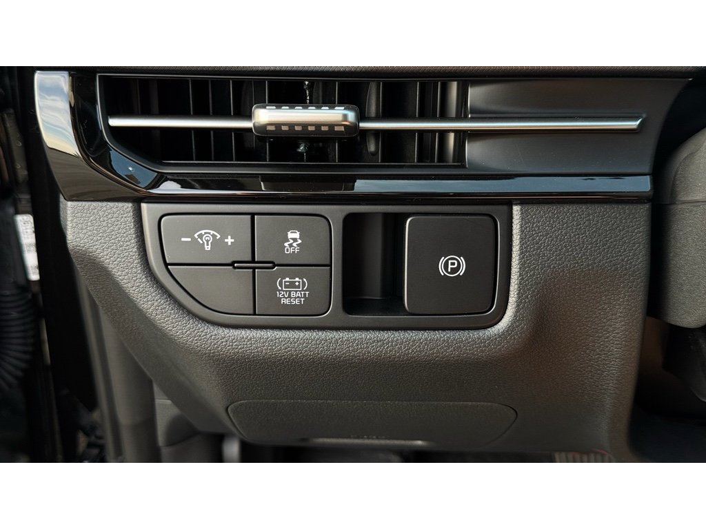 New 2026 Fusion Black Kia LX image 23