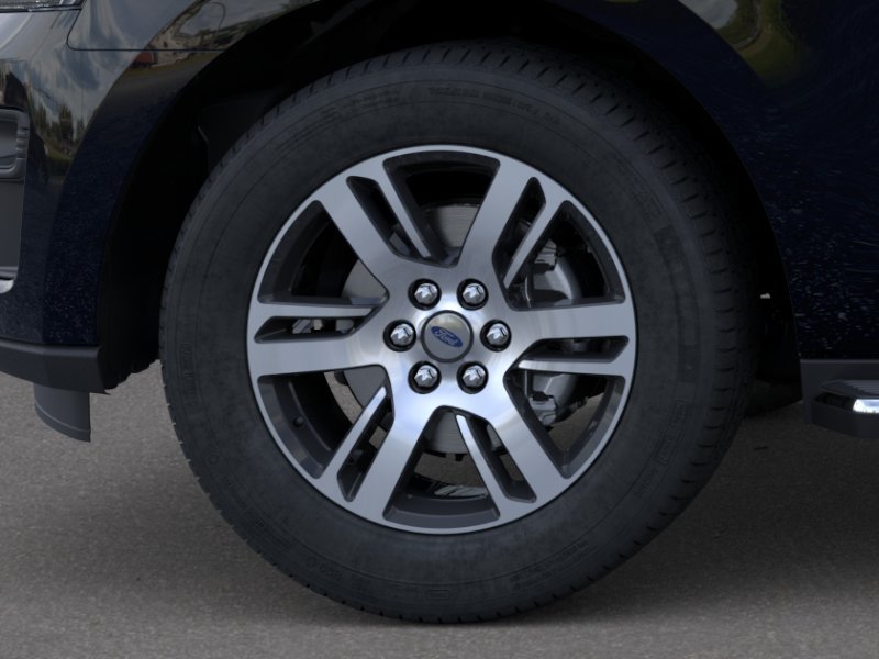 New 2022 Agate Black Metallic Ford XLT MAX image 19