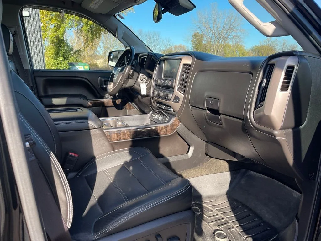 Used 2016 Black GMC Denali image 34