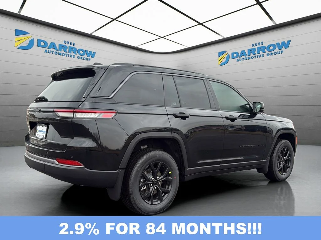 New 2026 Diamond Black Crystal Pearl-Coat Exterior Paint Jeep Altitude image 5