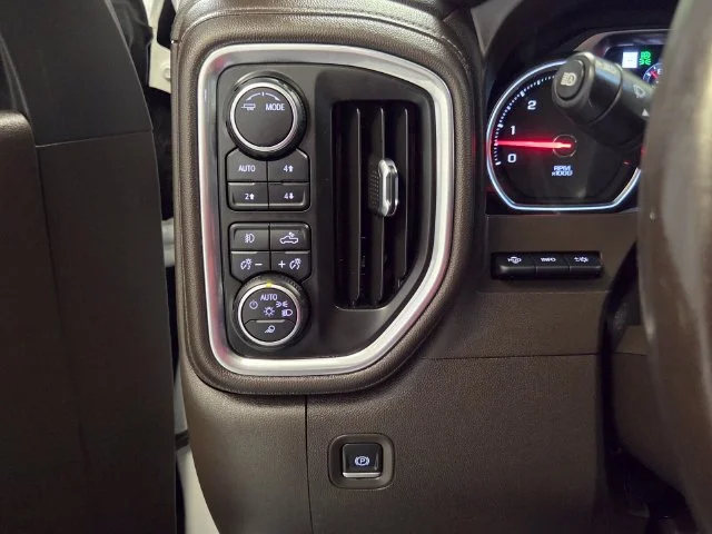 Used 2022 IRIDESCENT PEARL TRICOAT Chevrolet LTZ image 33