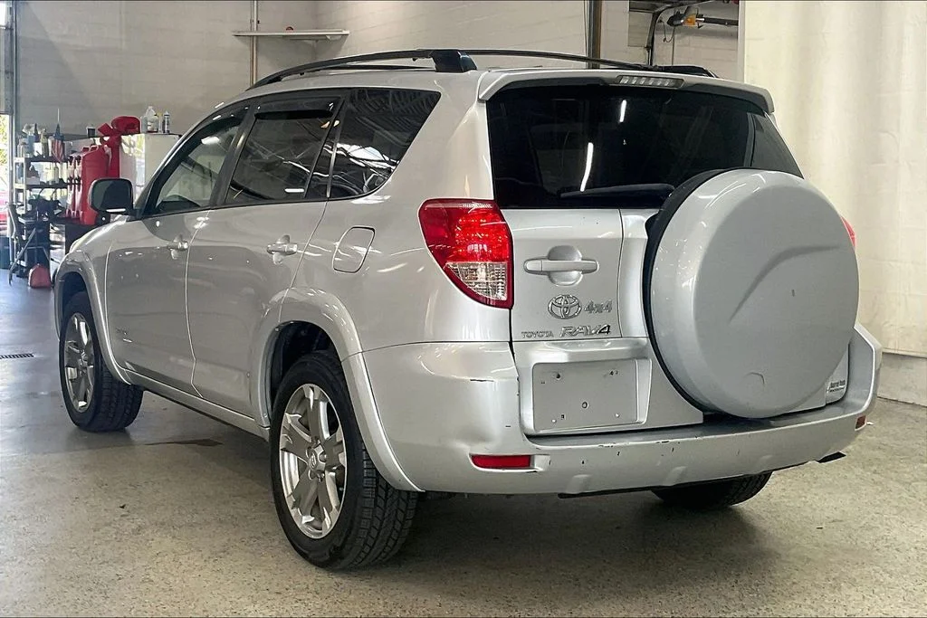 Used 2008 Silver Toyota Sport image 10