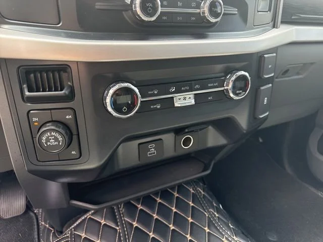 Used 2021 Oxford White Ford XLT image 27