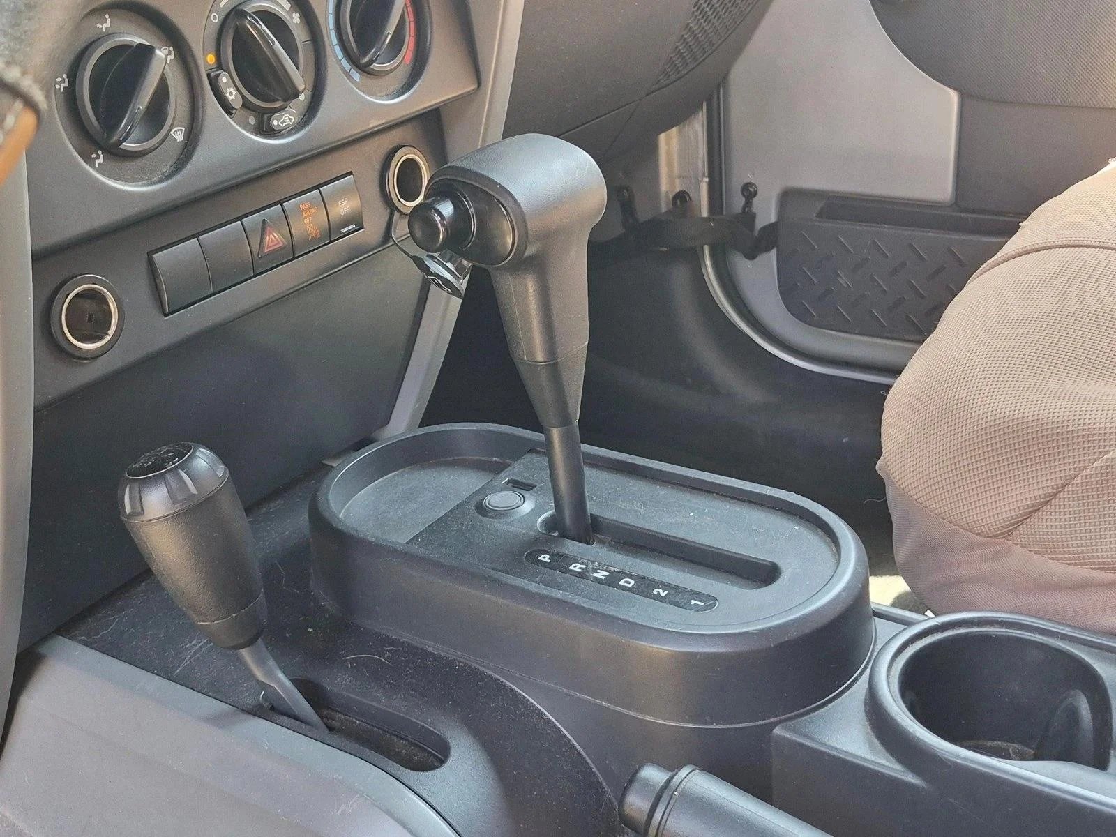 Used 2007 Silver/Gray Jeep X image 10