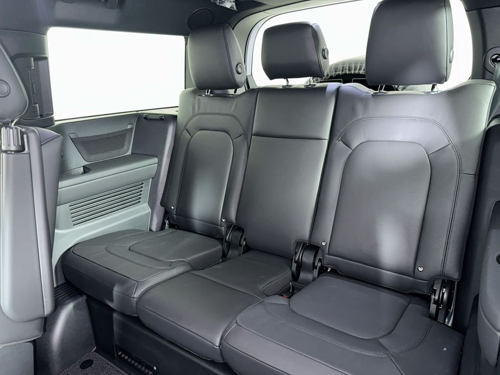 2026 Land Rover Defender X-Dynamic SE - Photo 21
