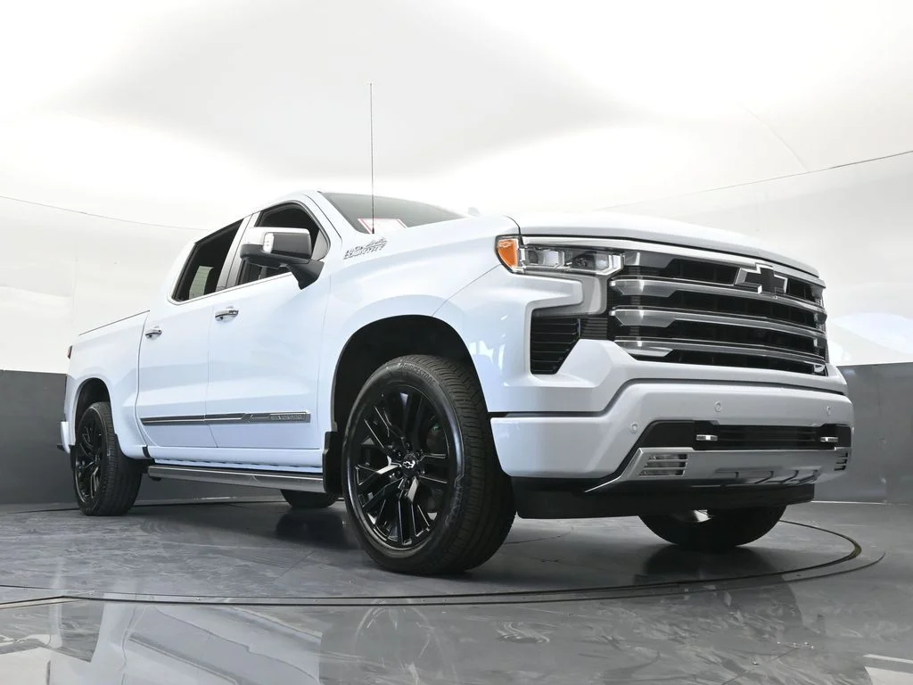 Used 2026 Summit White Chevrolet High Country image 79