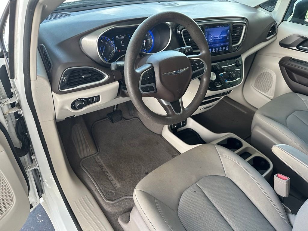 Used 2017 White Chrysler Touring image 13
