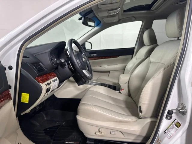 Used 2011 Satin White Pearl Subaru 2.5i image 11