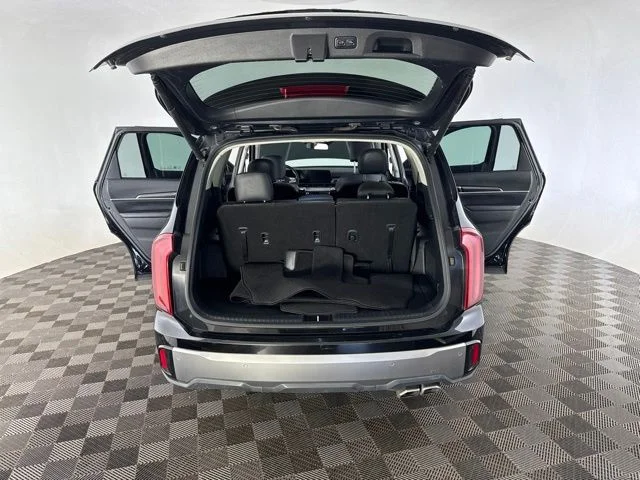 Used 2025 Black Kia S image 17