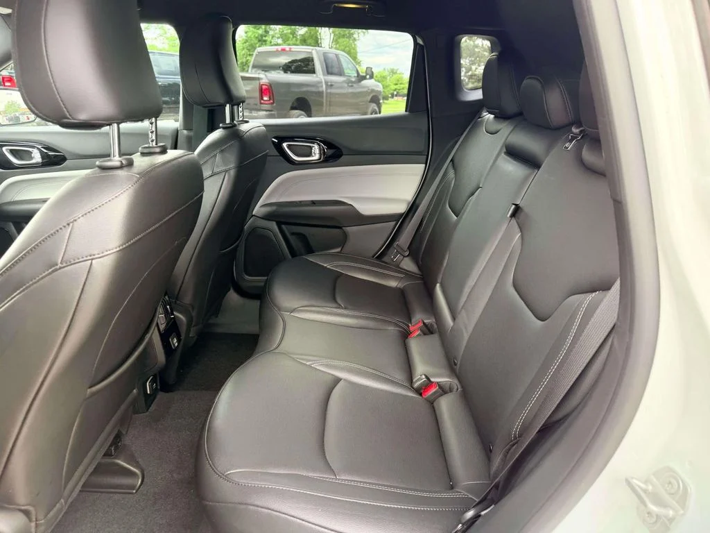 Used 2025 White Jeep Limited image 11
