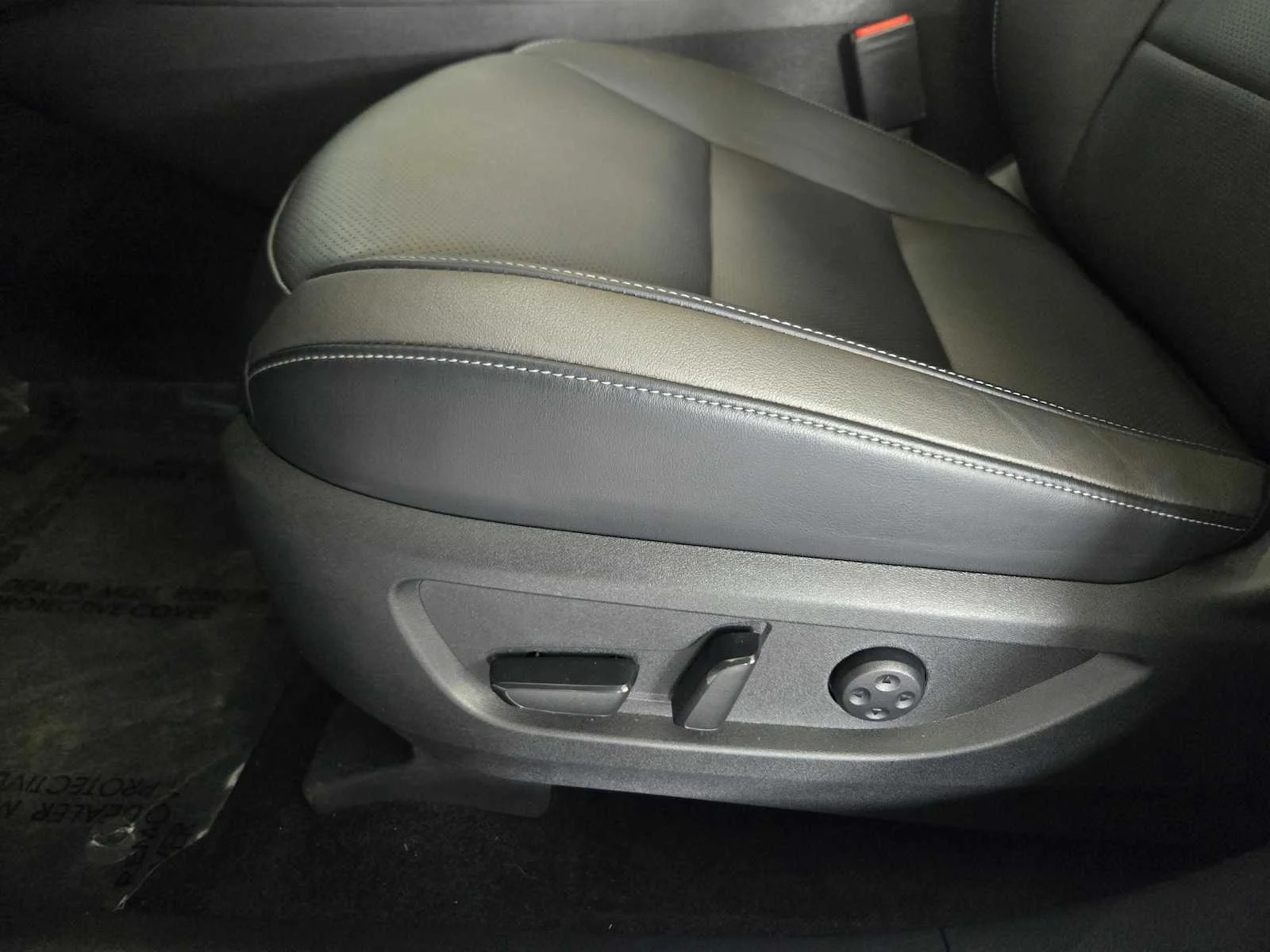 Certified Used 2024 Radiant White INFINITI LUXE image 23