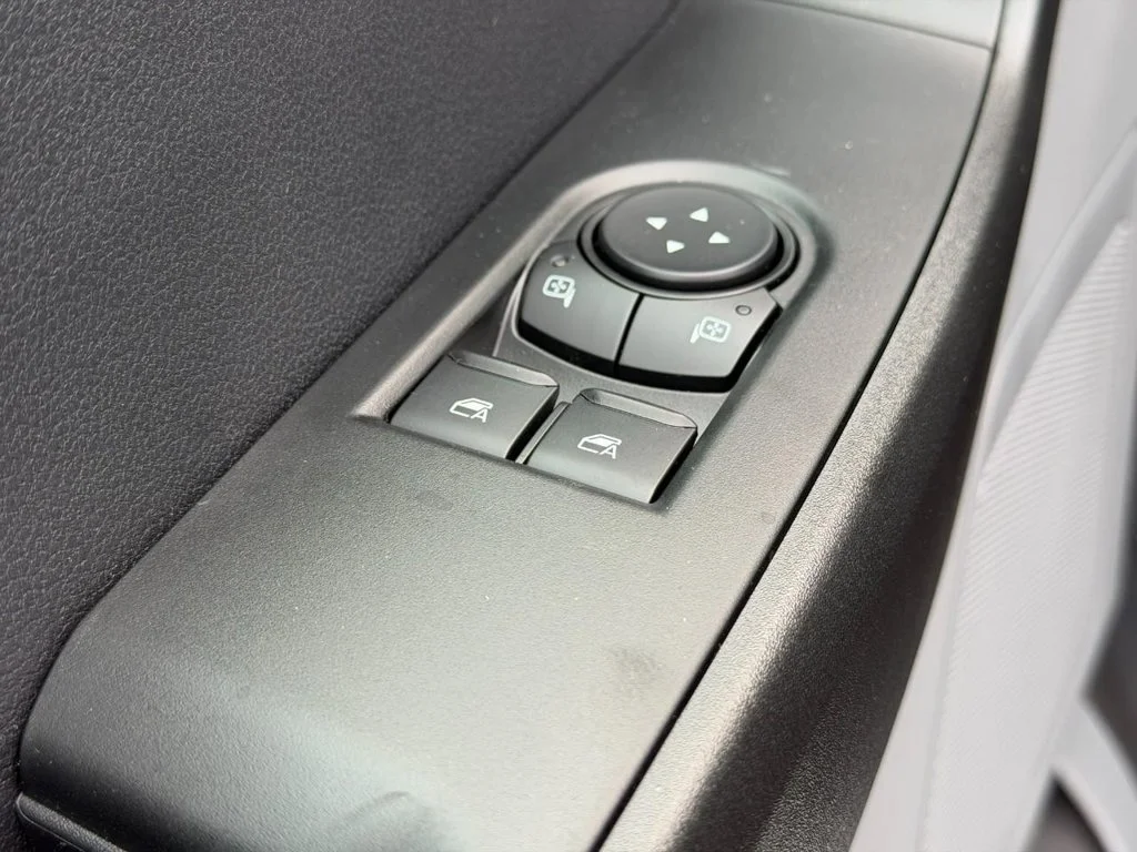 New 2027 Oxford White Ford F-350® XL image 7