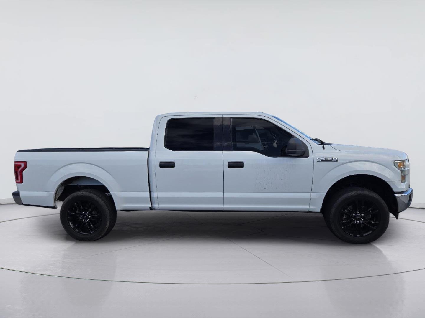 Used 2016 Oxford White FORD  image 4
