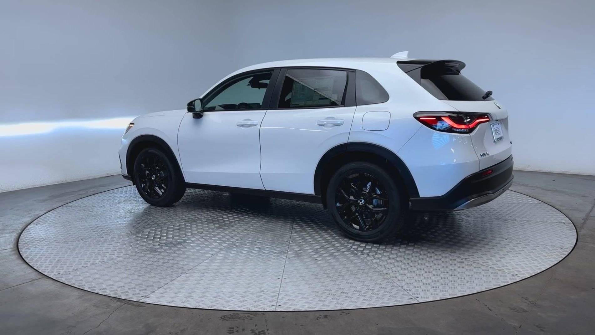 Used 2024 Platinum White Pearl Honda Sport image 6