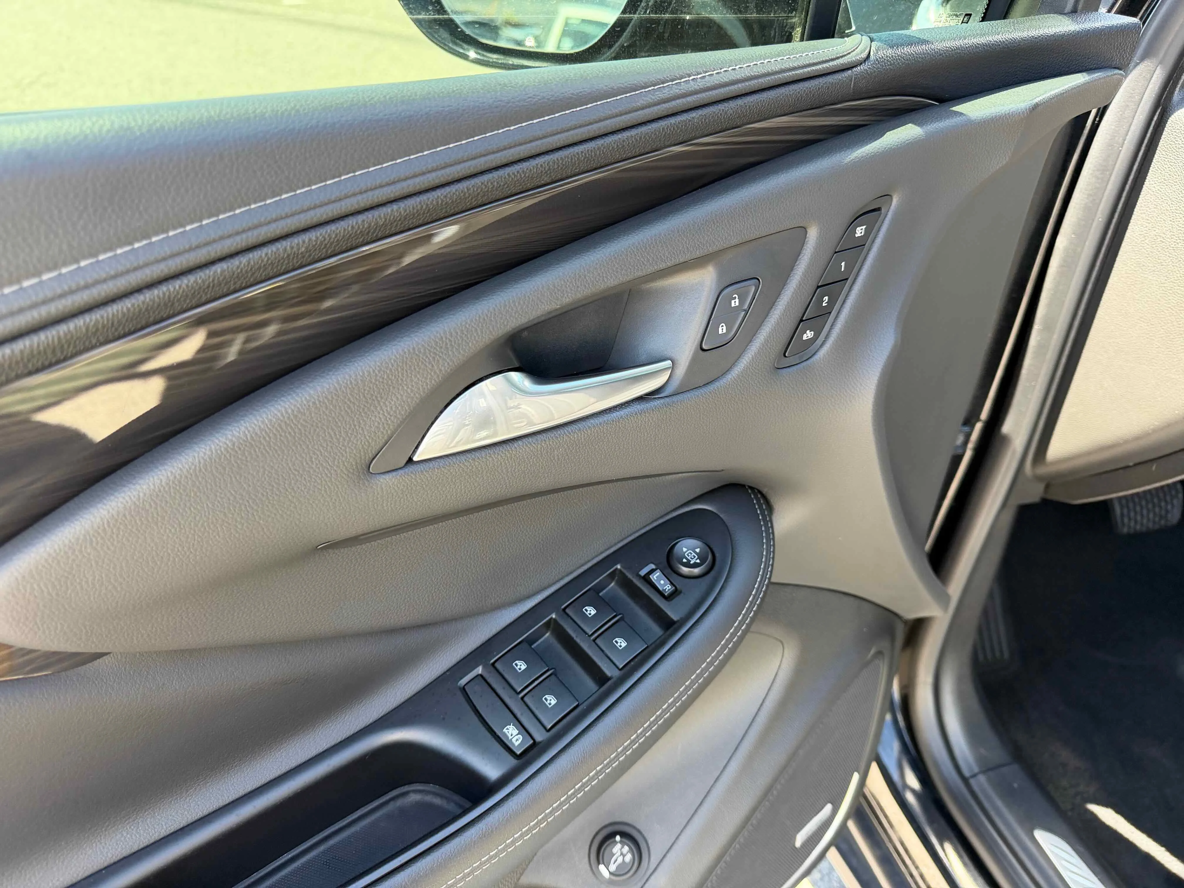 Used 2019 Ebony Twilight Metallic Buick Premium II image 15