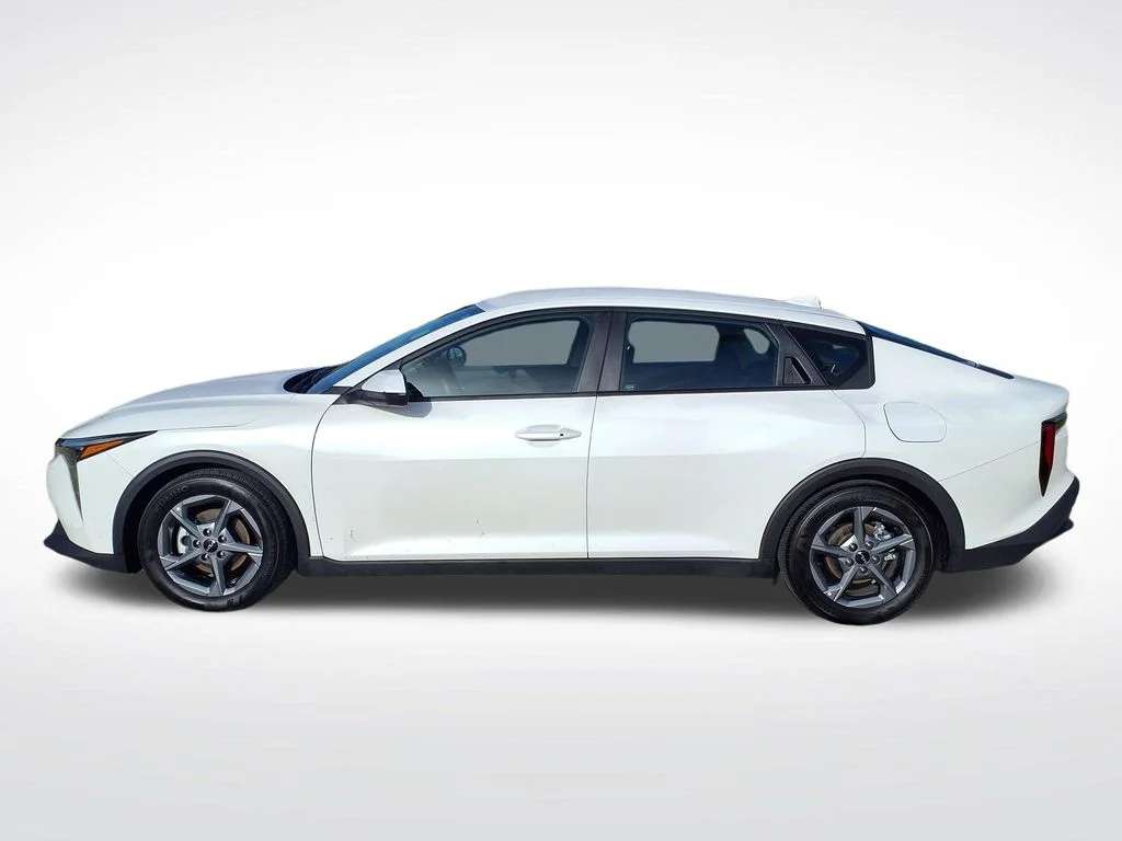 Used 2025 White Kia LXS image 5