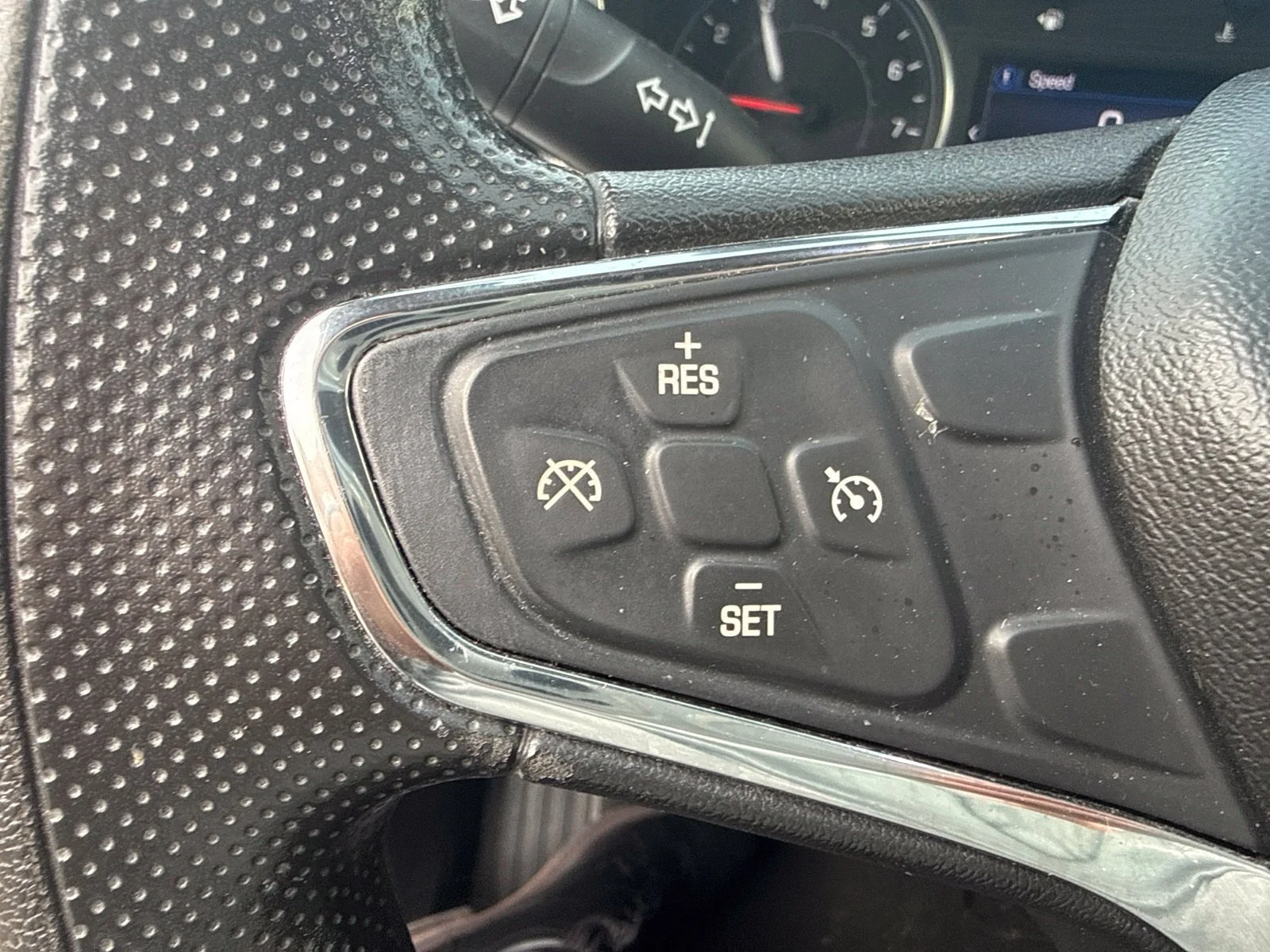 Used 2019 SUMMIT WHITE Chevrolet LT image 18