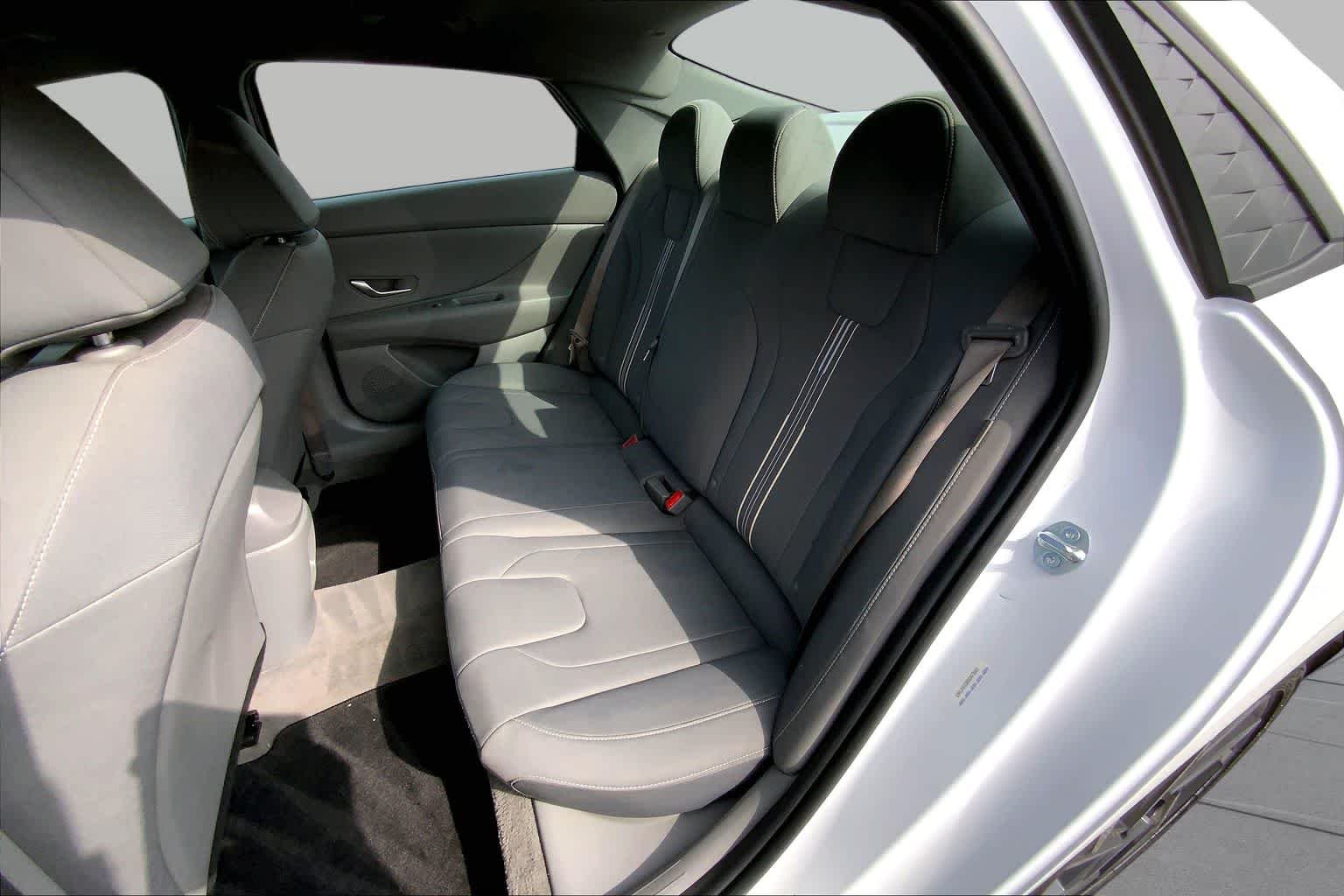 Used 2025 Serenity White Hyundai SEL Sport image 18