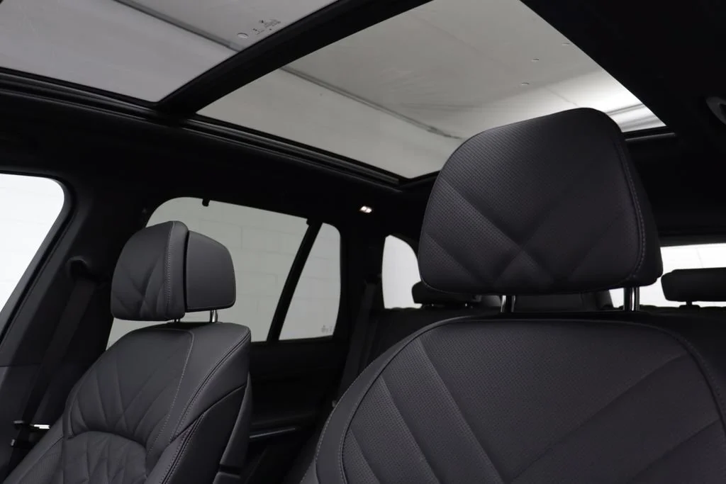 New 2026 BLACK SAPPHIRE BMW xDrive40i image 14